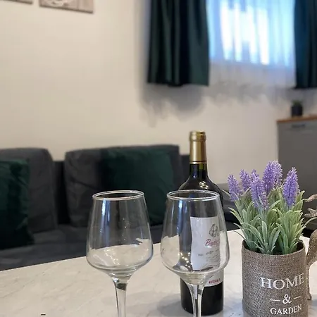 Petra La Poarta Schei Bv