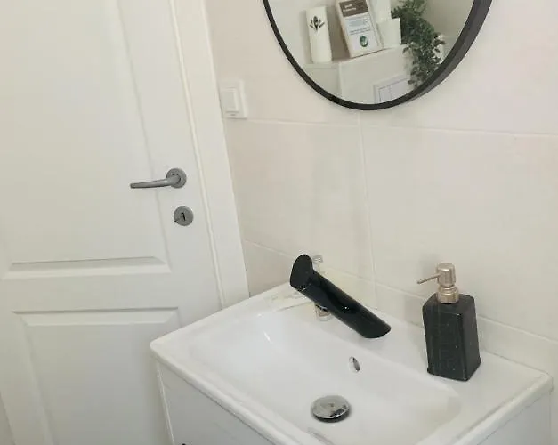 Petra La Poarta Schei Bv